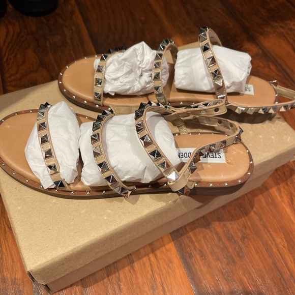 Steve Madden Sandals. - Picture 1 of 8